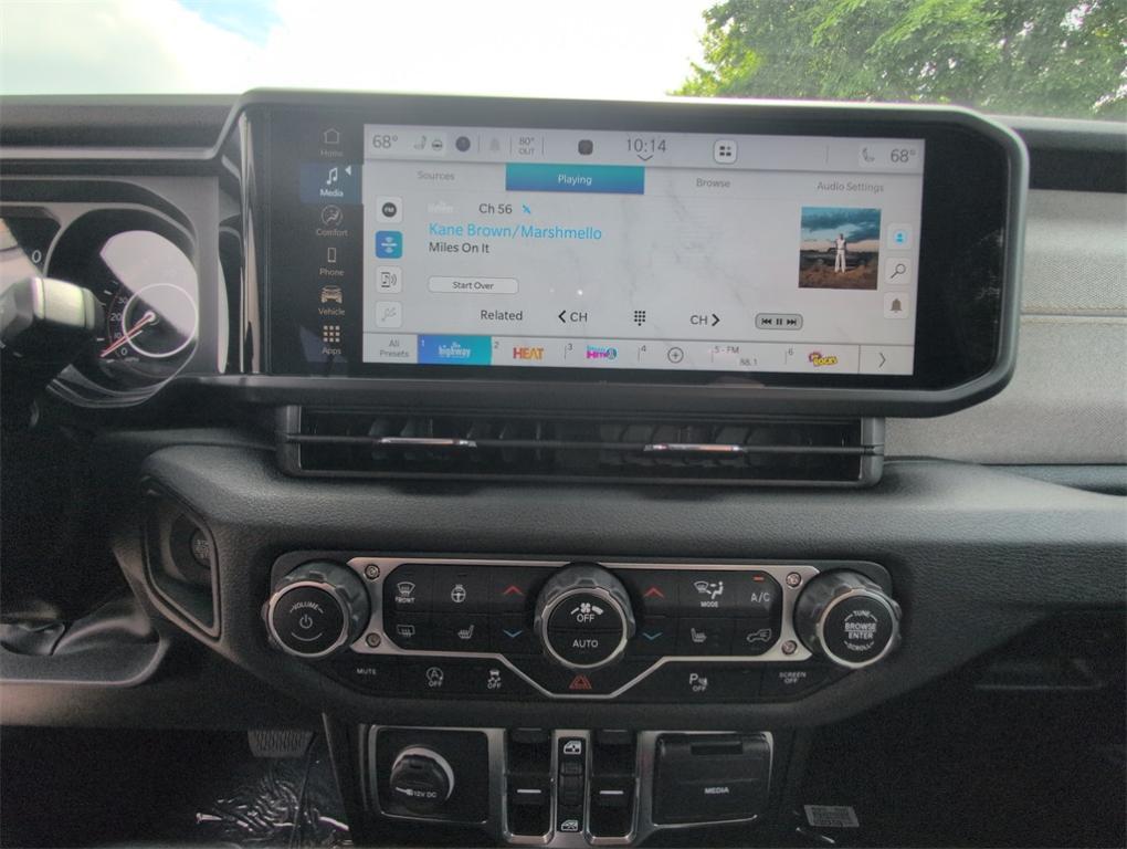 new 2025 Jeep Wrangler car, priced at $44,258