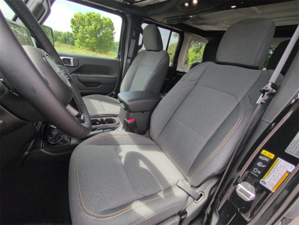 new 2025 Jeep Wrangler car, priced at $44,258