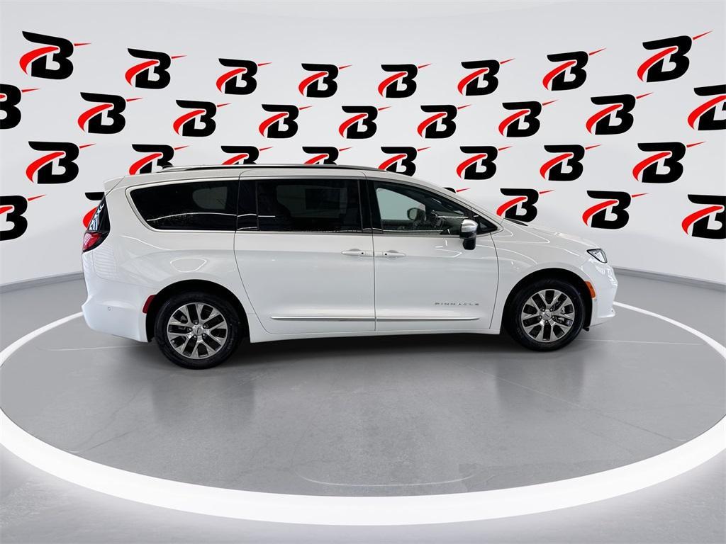 new 2025 Chrysler Pacifica Hybrid car, priced at $55,241