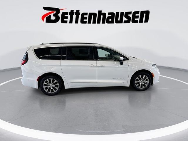 new 2025 Chrysler Pacifica Hybrid car, priced at $52,663