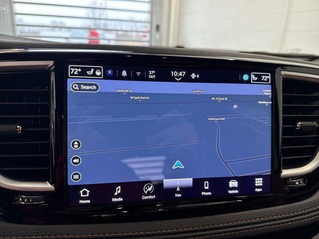 new 2025 Chrysler Pacifica Hybrid car, priced at $52,663