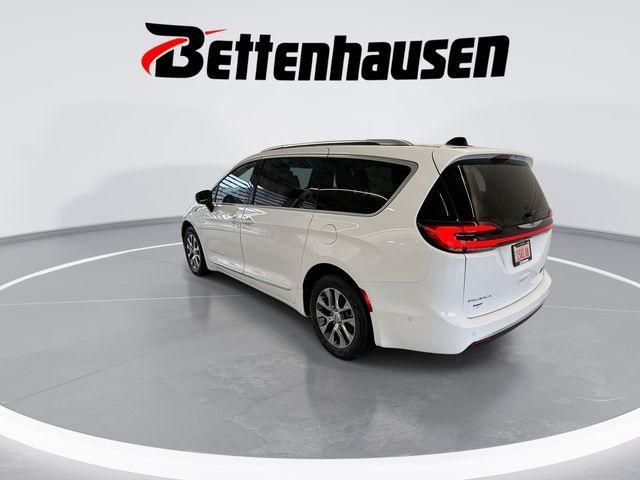 new 2025 Chrysler Pacifica Hybrid car, priced at $52,663