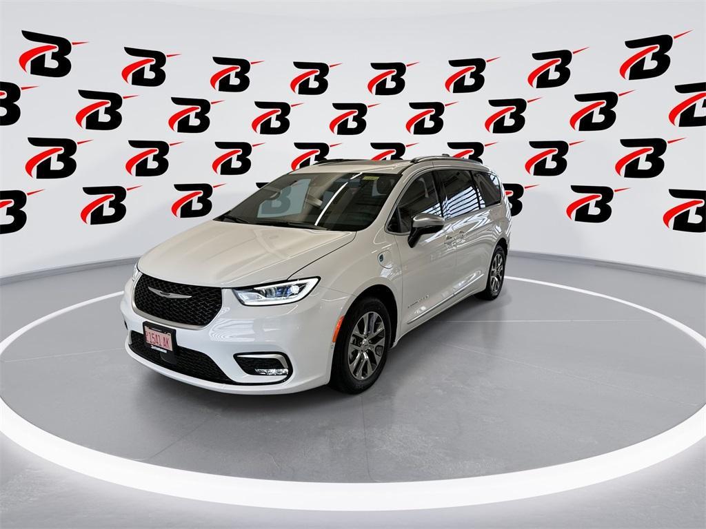 new 2025 Chrysler Pacifica Hybrid car, priced at $55,241