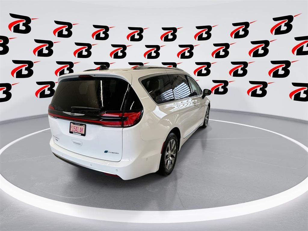 new 2025 Chrysler Pacifica Hybrid car, priced at $55,241