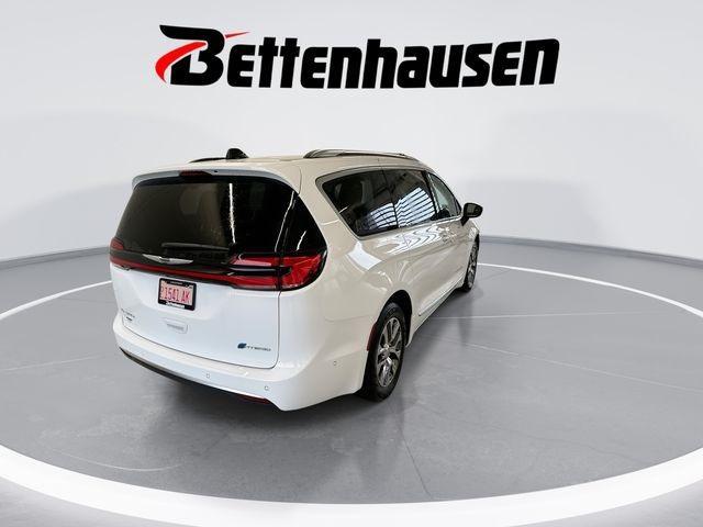 new 2025 Chrysler Pacifica Hybrid car, priced at $52,663