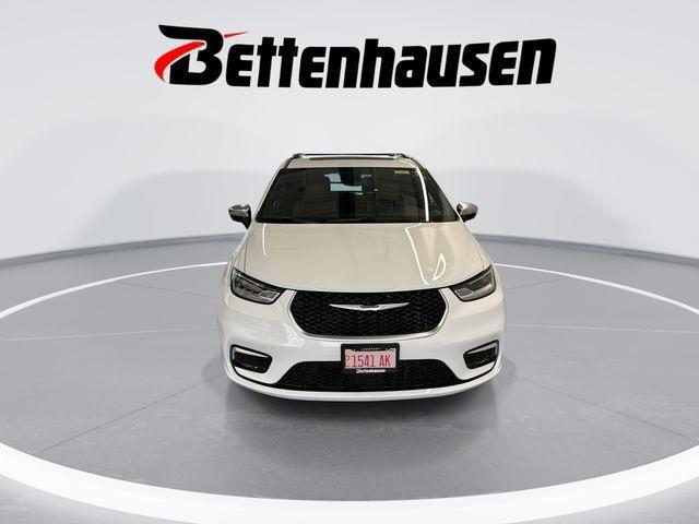 new 2025 Chrysler Pacifica Hybrid car, priced at $52,663