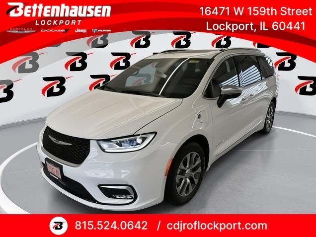 new 2025 Chrysler Pacifica Hybrid car, priced at $55,241