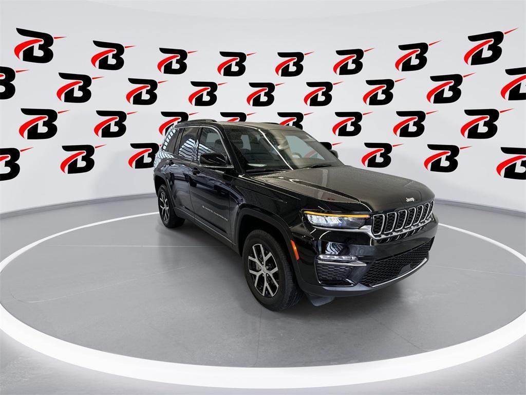 new 2025 Jeep Grand Cherokee car, priced at $43,560