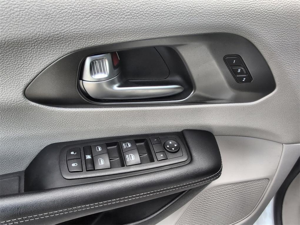 used 2023 Chrysler Pacifica car, priced at $29,250