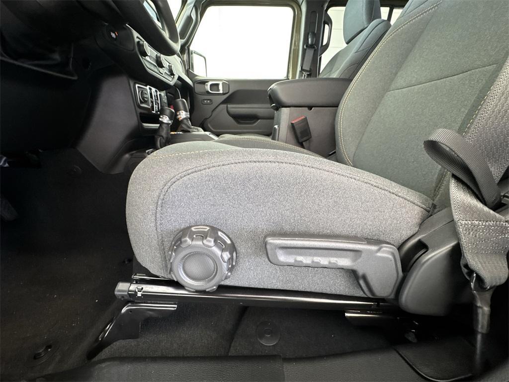 new 2025 Jeep Gladiator car, priced at $36,631