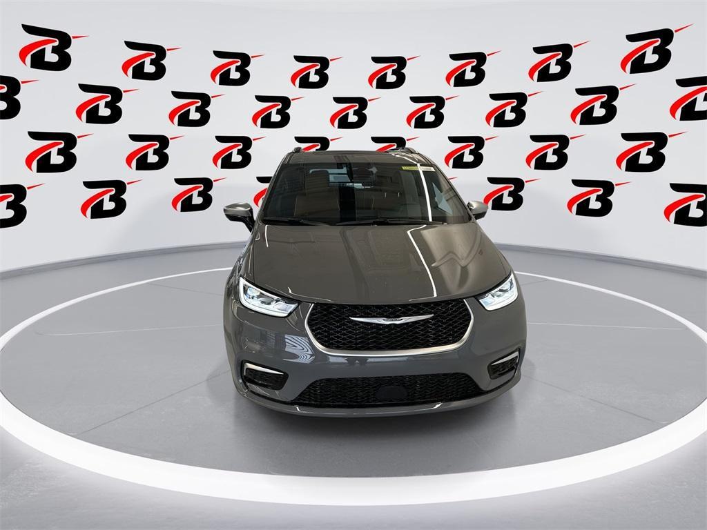 new 2025 Chrysler Pacifica Hybrid car, priced at $48,536