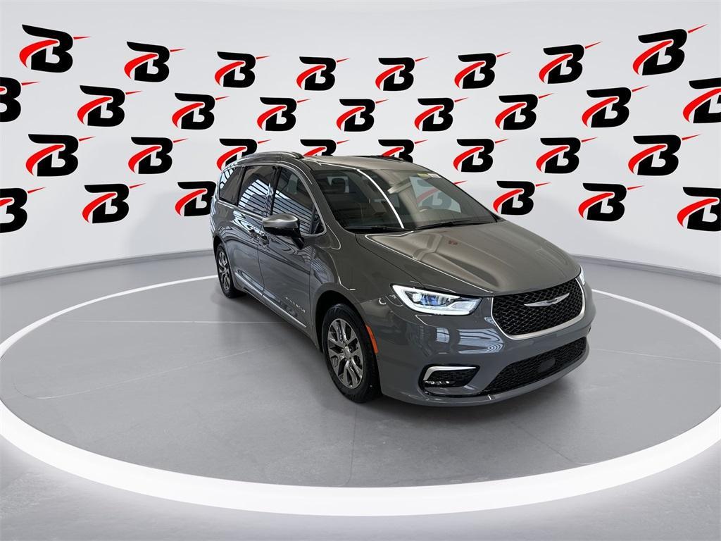 new 2025 Chrysler Pacifica Hybrid car, priced at $48,536