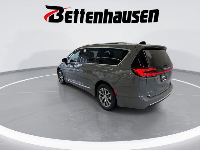 new 2025 Chrysler Pacifica Hybrid car, priced at $45,909