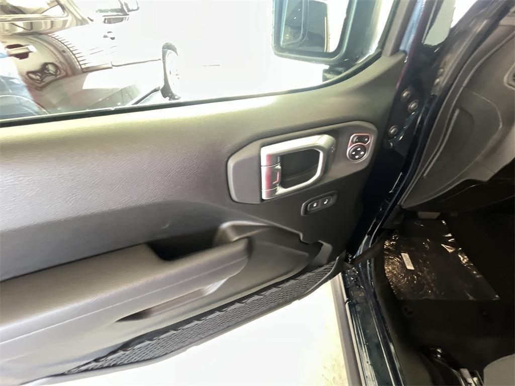 new 2025 Jeep Gladiator car, priced at $44,280