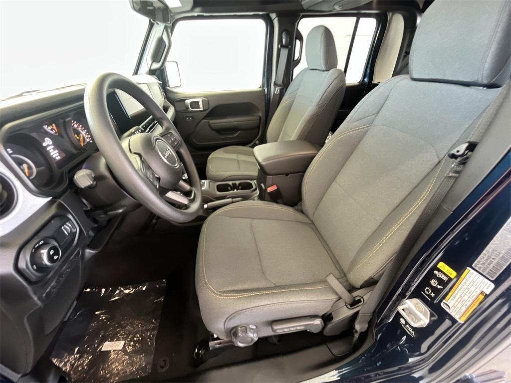 new 2025 Jeep Gladiator car, priced at $44,280
