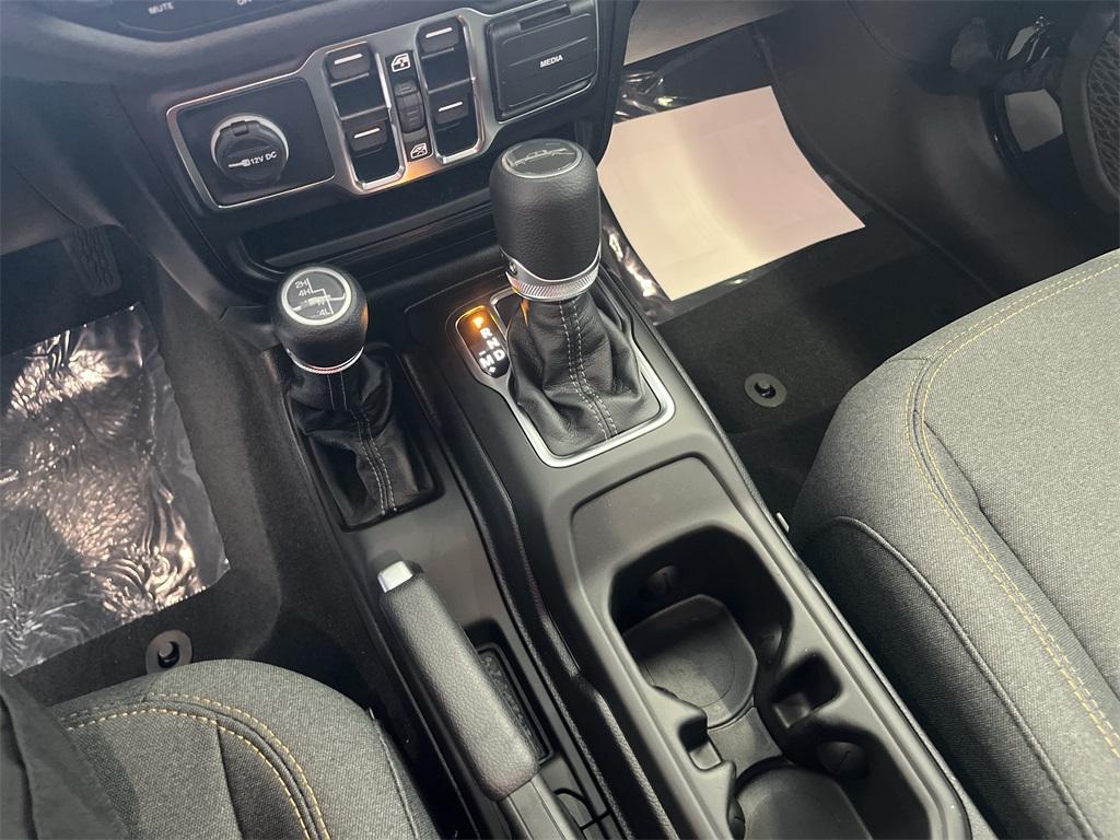 new 2025 Jeep Gladiator car, priced at $44,280