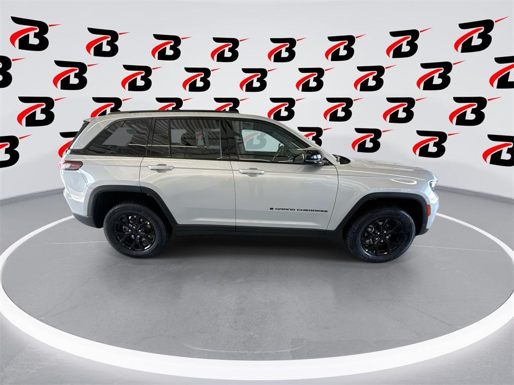 new 2025 Jeep Grand Cherokee car, priced at $40,230