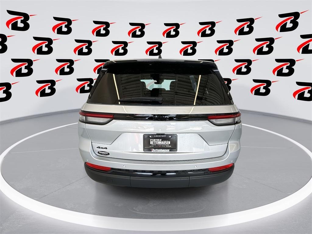 new 2025 Jeep Grand Cherokee car, priced at $40,230