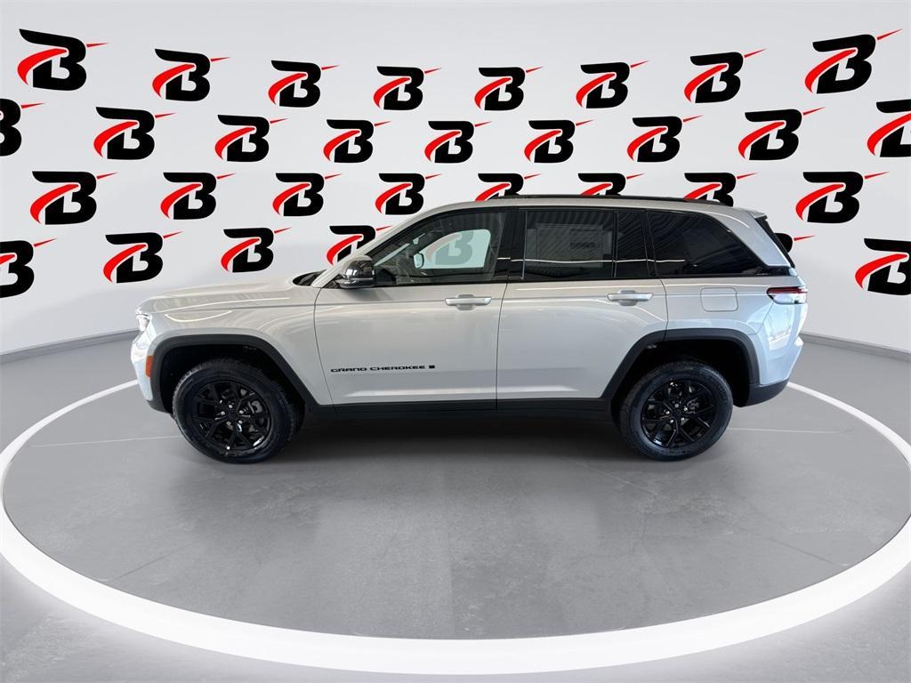 new 2025 Jeep Grand Cherokee car, priced at $40,230