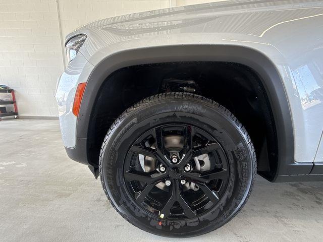 new 2025 Jeep Grand Cherokee car, priced at $39,730