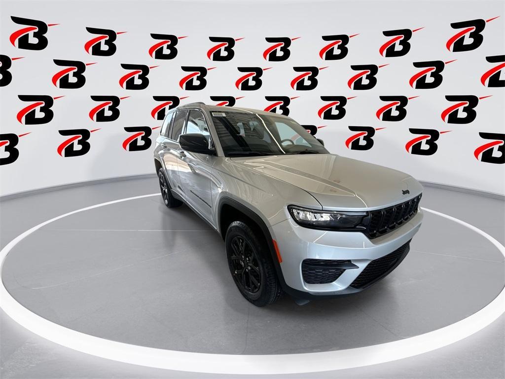 new 2025 Jeep Grand Cherokee car, priced at $40,230