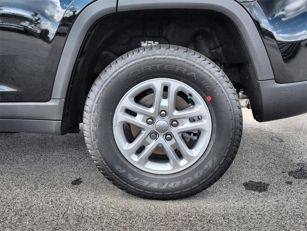 new 2025 Jeep Grand Cherokee car, priced at $35,840
