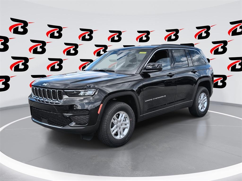 new 2025 Jeep Grand Cherokee car, priced at $35,840