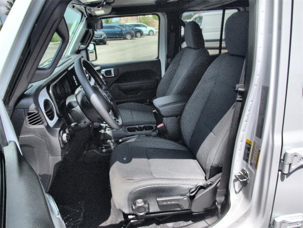 new 2025 Jeep Wrangler car, priced at $37,594