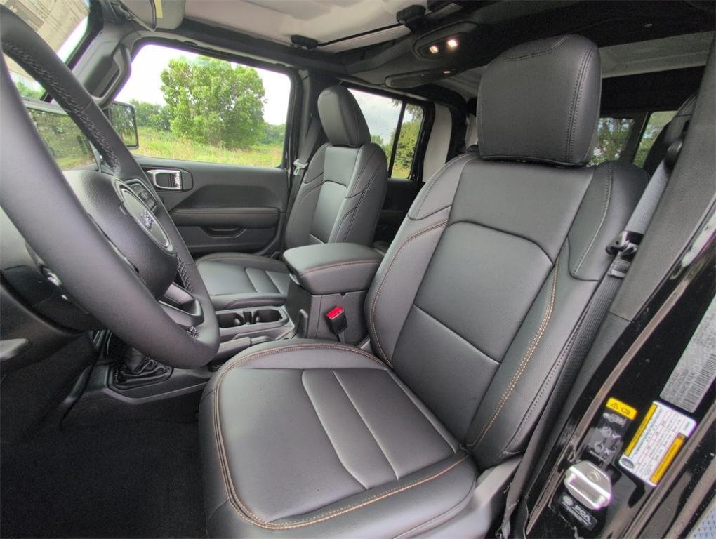 new 2025 Jeep Gladiator car, priced at $43,197