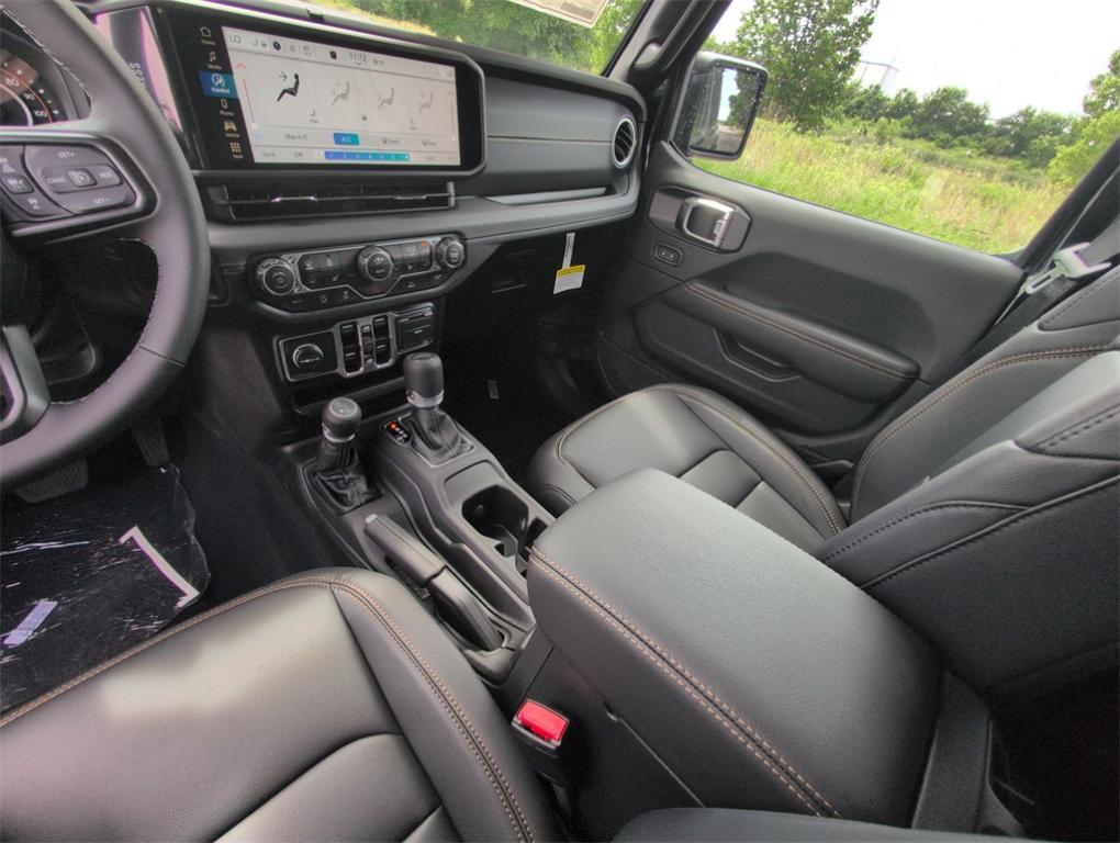 new 2025 Jeep Gladiator car, priced at $43,197