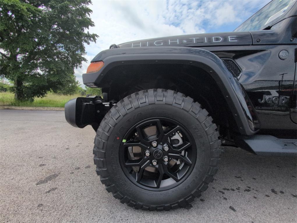 new 2025 Jeep Gladiator car, priced at $43,197