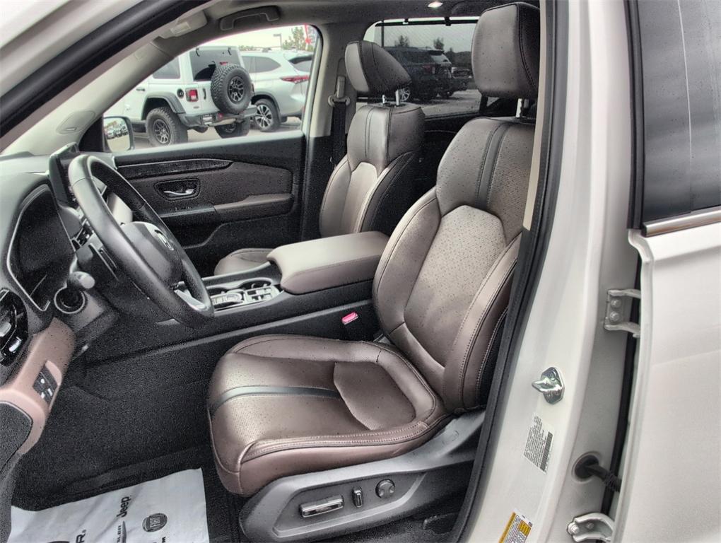 used 2023 Honda Pilot car, priced at $44,900