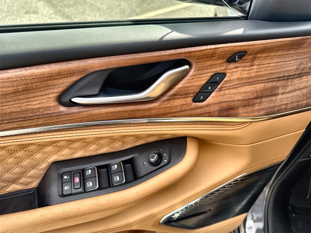 new 2025 Jeep Grand Cherokee car, priced at $60,053