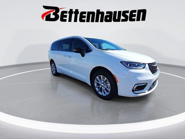 new 2025 Chrysler Pacifica car, priced at $44,907