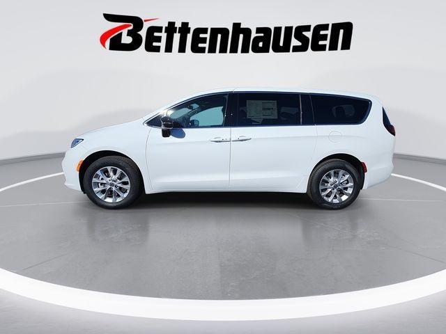 new 2025 Chrysler Pacifica car, priced at $44,907