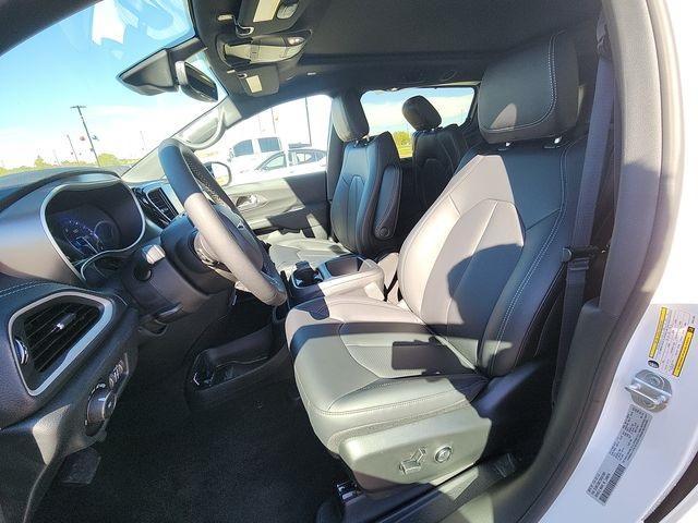 new 2025 Chrysler Pacifica car, priced at $44,907