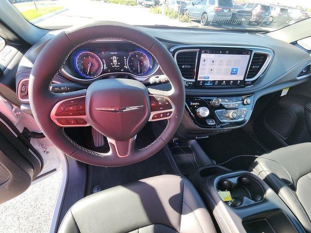 new 2025 Chrysler Pacifica car, priced at $44,907