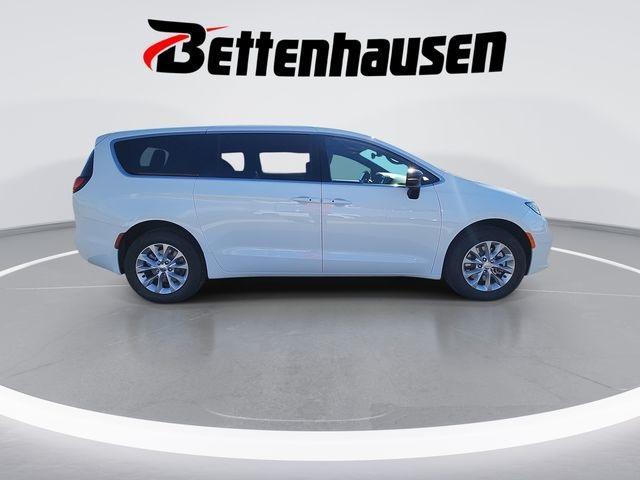 new 2025 Chrysler Pacifica car, priced at $44,907