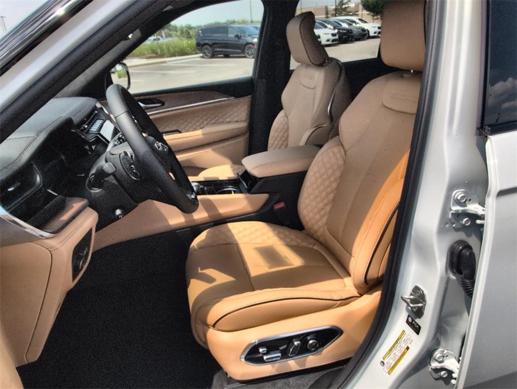 new 2025 Jeep Grand Cherokee car, priced at $59,535