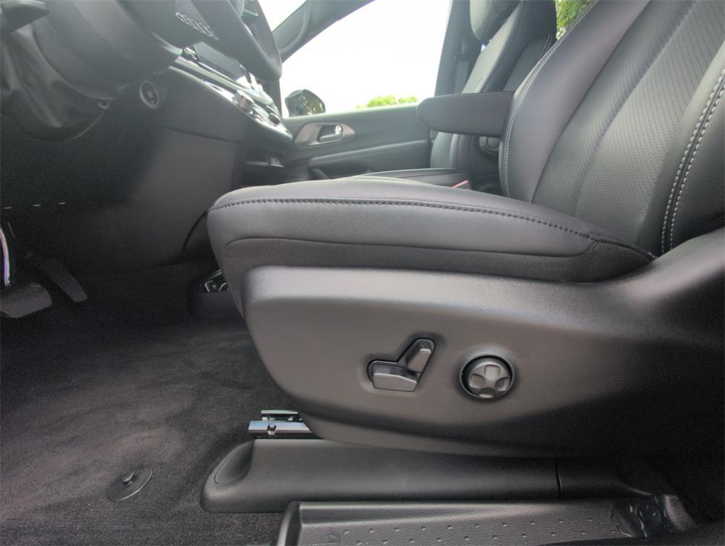 new 2026 Chrysler Pacifica car, priced at $40,105