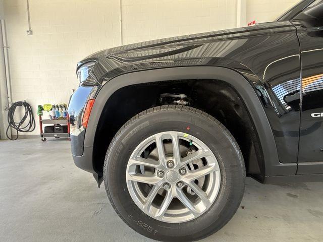 new 2025 Jeep Grand Cherokee car, priced at $35,375
