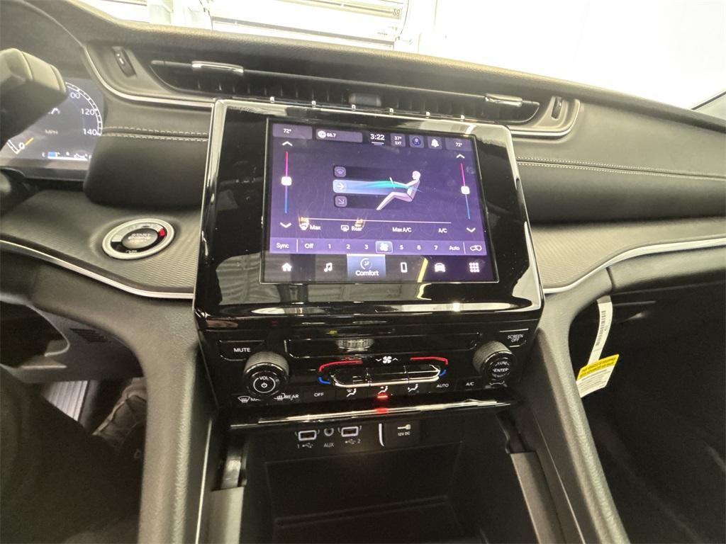 new 2025 Jeep Grand Cherokee car, priced at $37,963