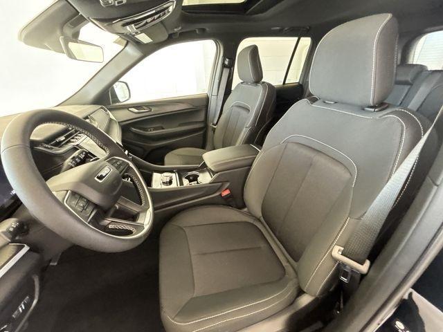 new 2025 Jeep Grand Cherokee car, priced at $35,375