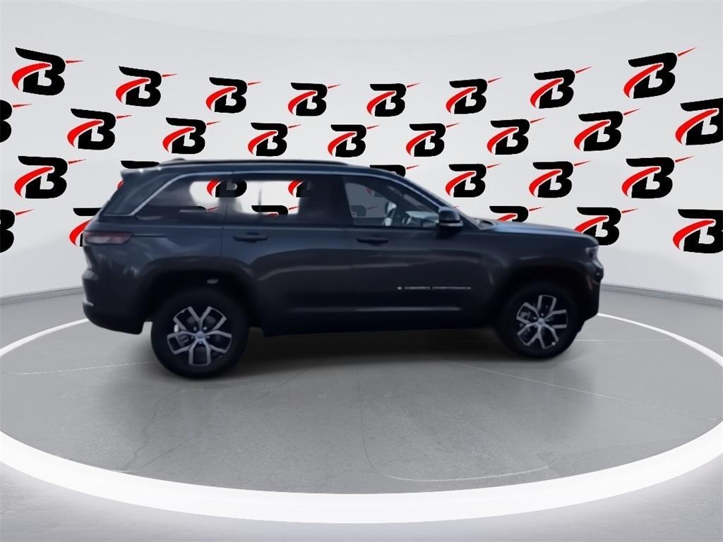 new 2025 Jeep Grand Cherokee car, priced at $43,733