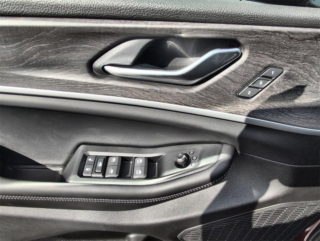 new 2025 Jeep Grand Cherokee car, priced at $43,733