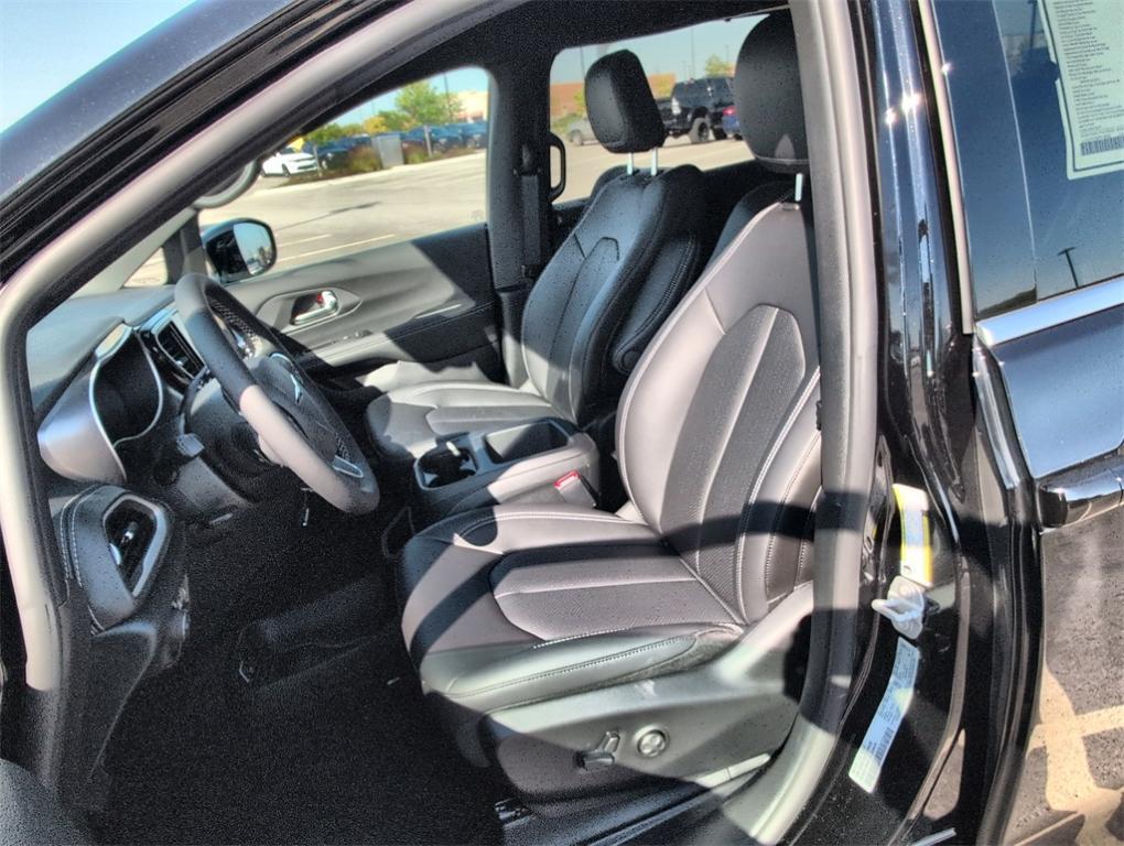 new 2026 Chrysler Pacifica car, priced at $41,270