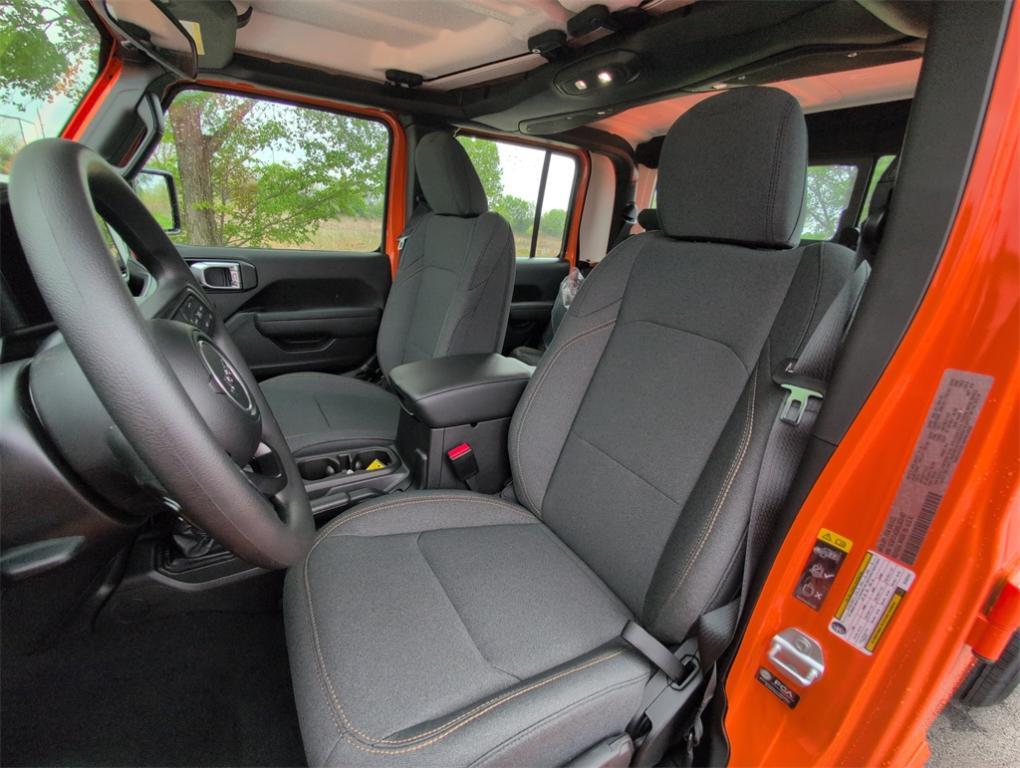 new 2025 Jeep Gladiator car, priced at $40,422