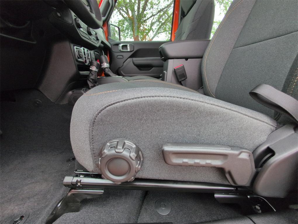 new 2025 Jeep Gladiator car, priced at $40,422