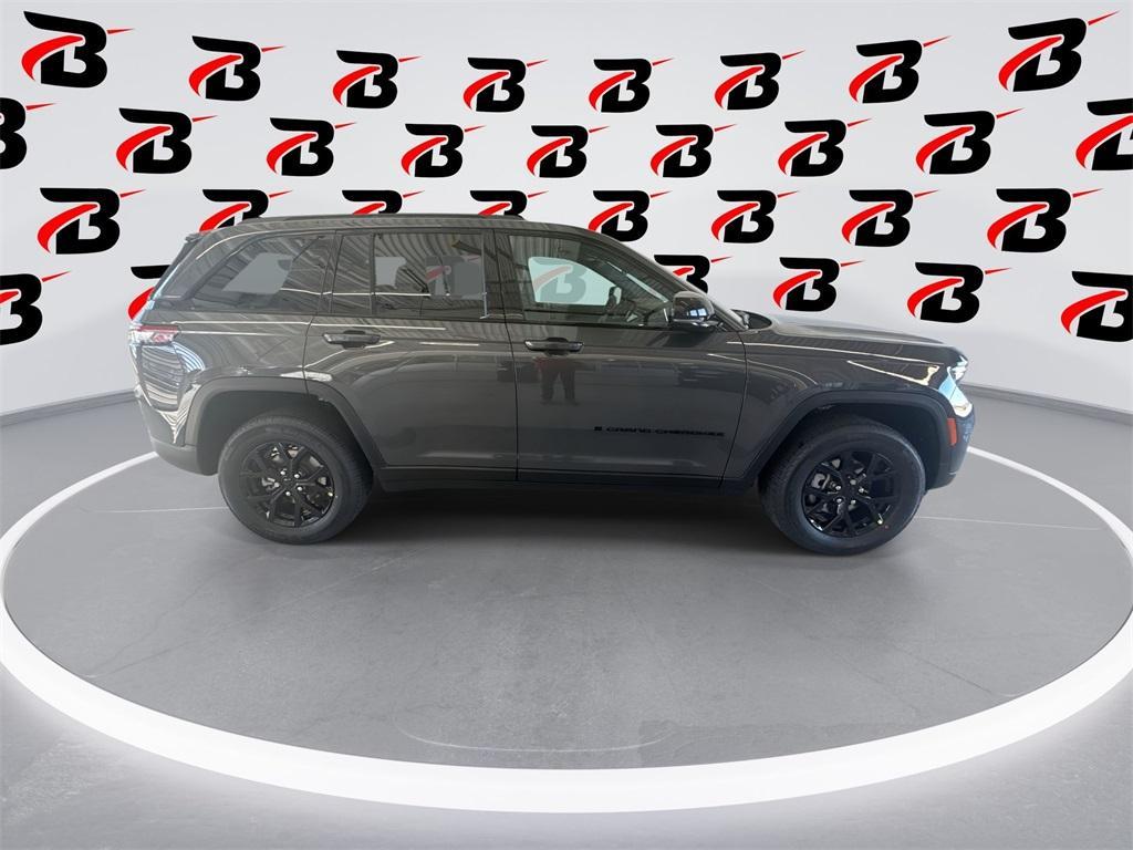 new 2025 Jeep Grand Cherokee car, priced at $40,030