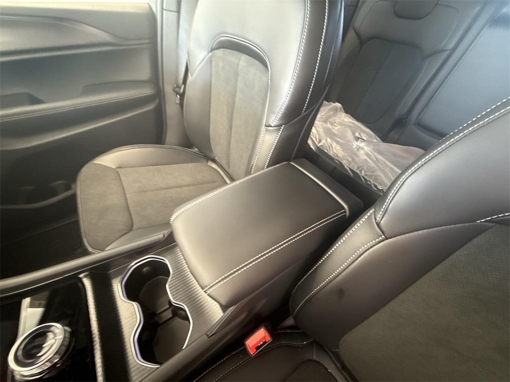 new 2025 Jeep Grand Cherokee car, priced at $39,701